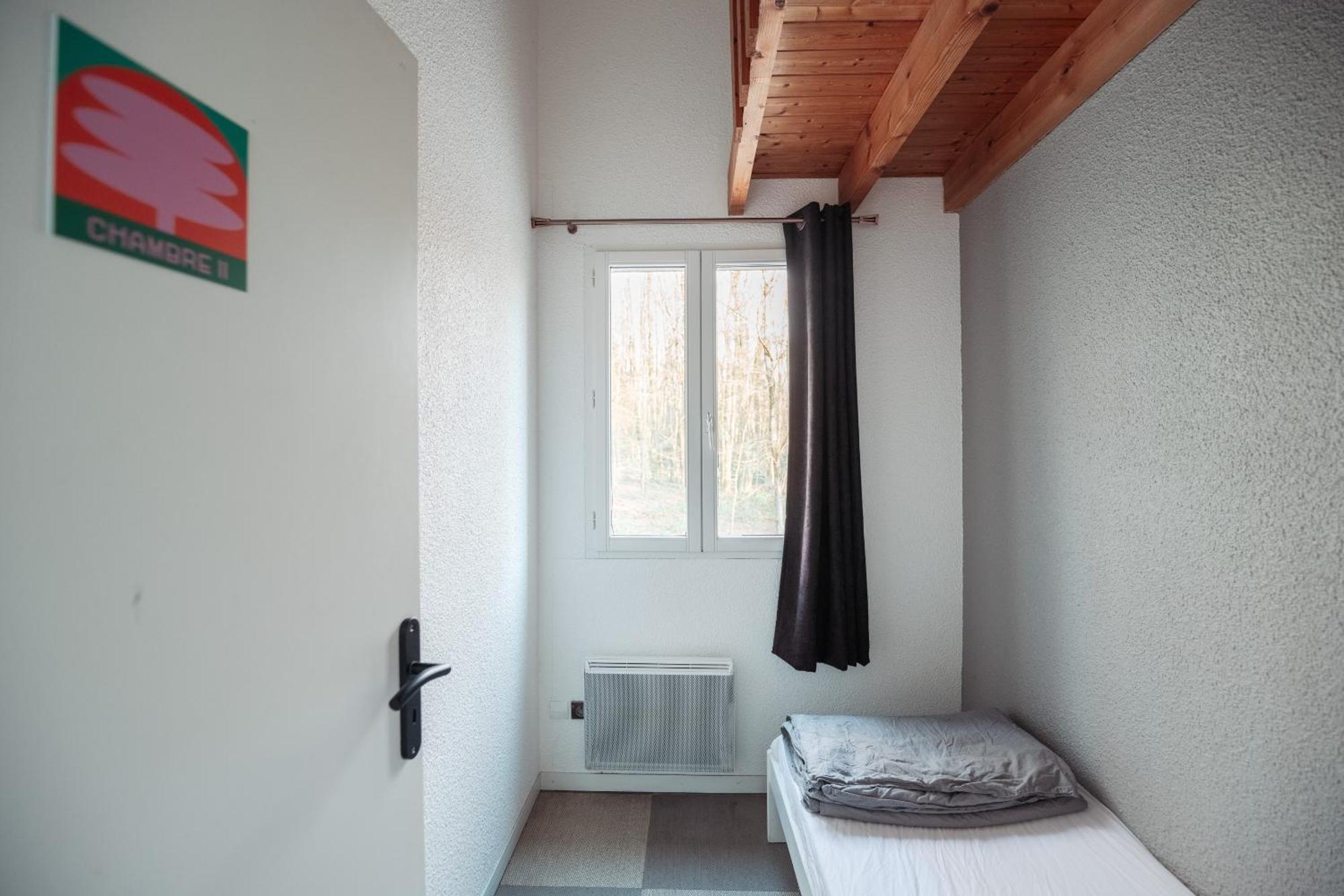 La Donaclaudre - Hebergement De Groupe En Pleine Nature, Ideal Pour Tous Vos Sejours ! 63 Couchages - 2 Grandes Salles - Salle De Jeux - Cuisine Professionnelle - Accessible Facilement - Localisation Attractive -Proche Paris & Disney Saint-Augustin  Exterior photo